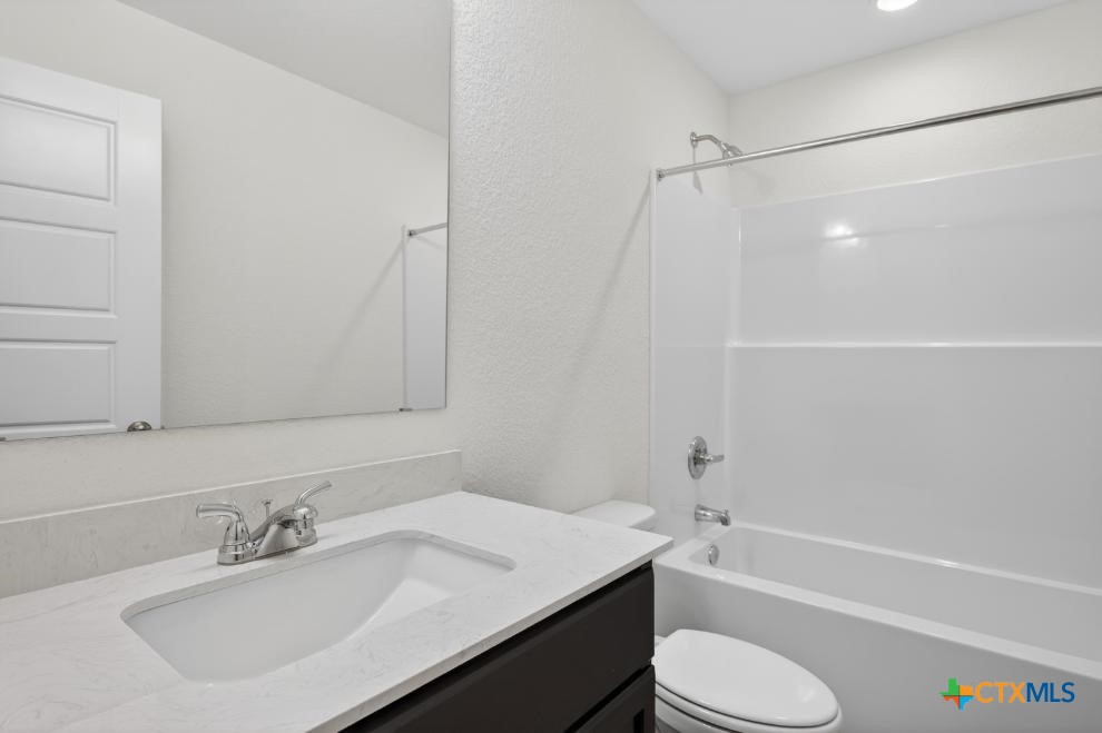 2108 Meridian Loop Property Photo 16