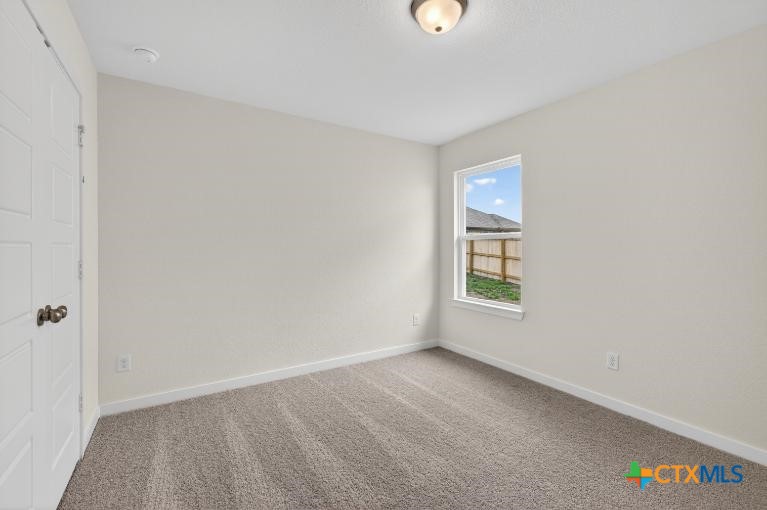 2108 Meridian Loop Property Photo 17