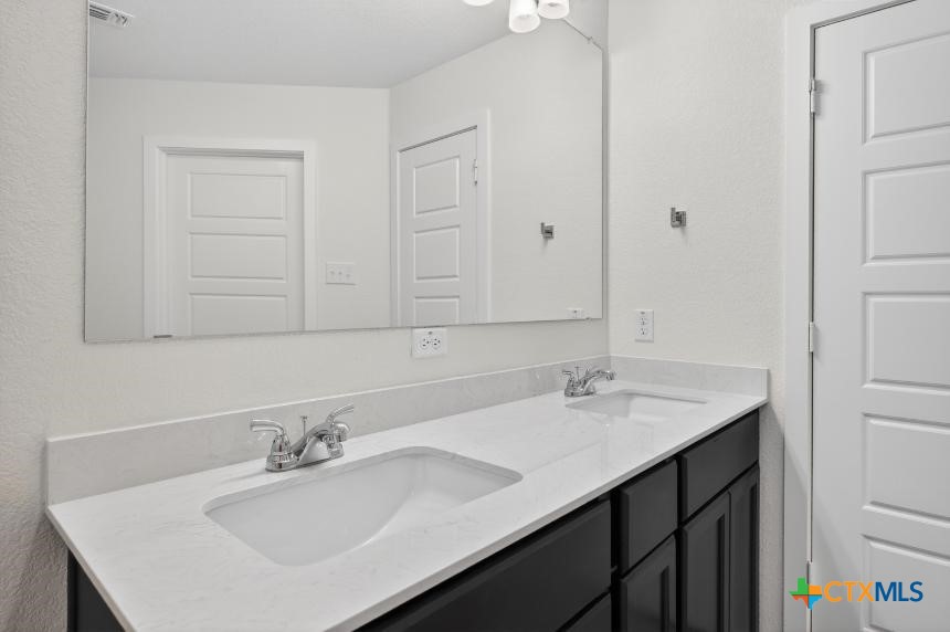 2108 Meridian Loop Property Photo 24