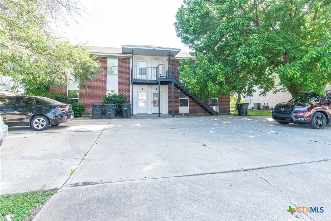 1703 Cedarhill Drive B Property Photo 1