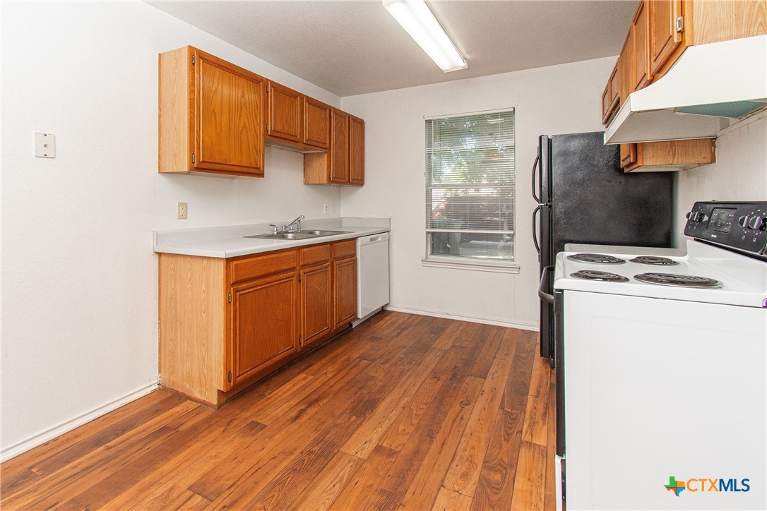1703 Cedarhill Drive B Property Photo 6