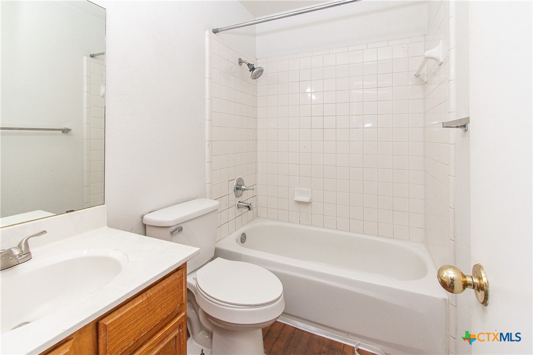 1703 Cedarhill Drive B Property Photo 10