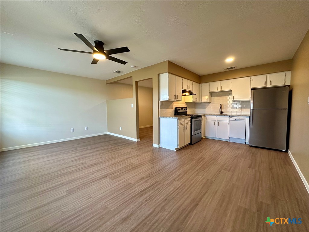 1409 N Bishop Street 2 Property Photo 2