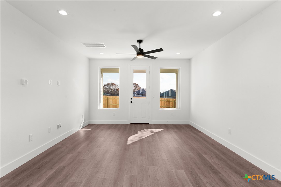 105 Carmen Cove Property Photo 10