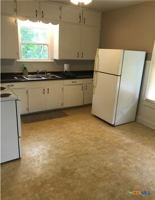 305 E Sabine Street A Property Photo 4