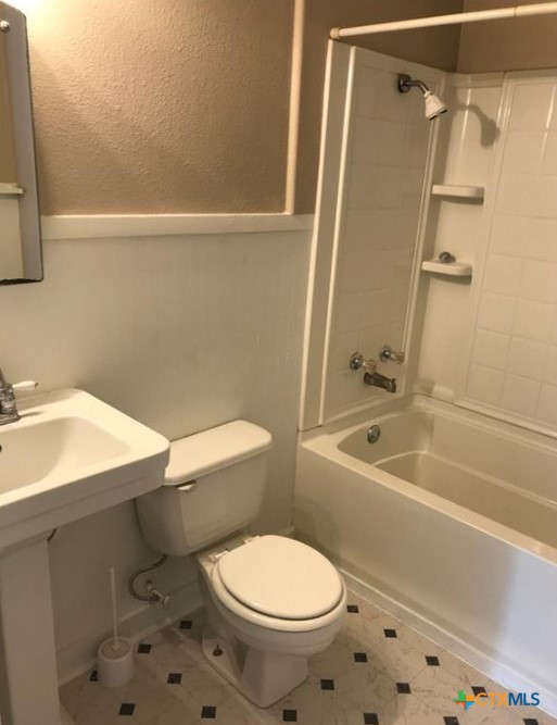 305 E Sabine Street A Property Photo 6
