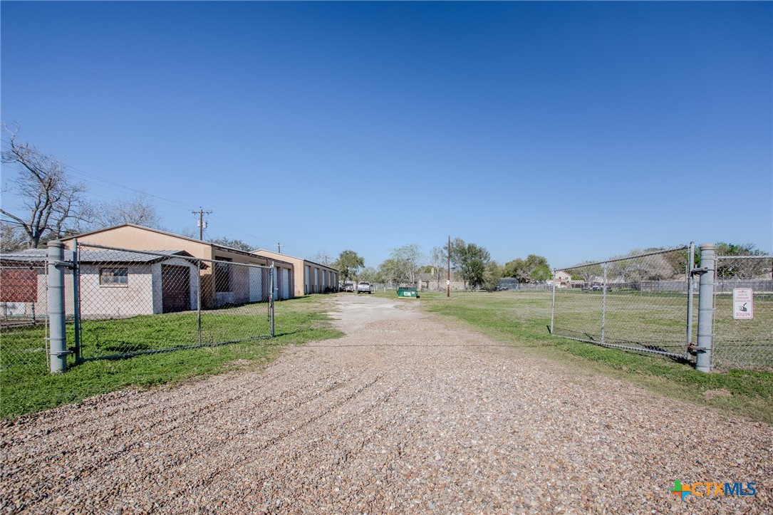 702 & 704 Clay Drive Property Photo 3