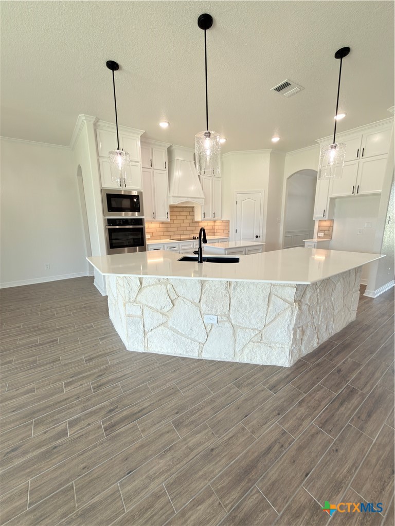 8702 Corgi Court Property Photo 9