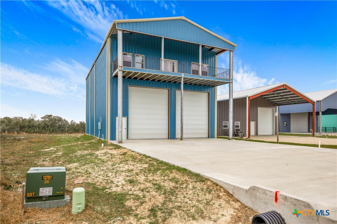 237 Easy Street Property Photo 3
