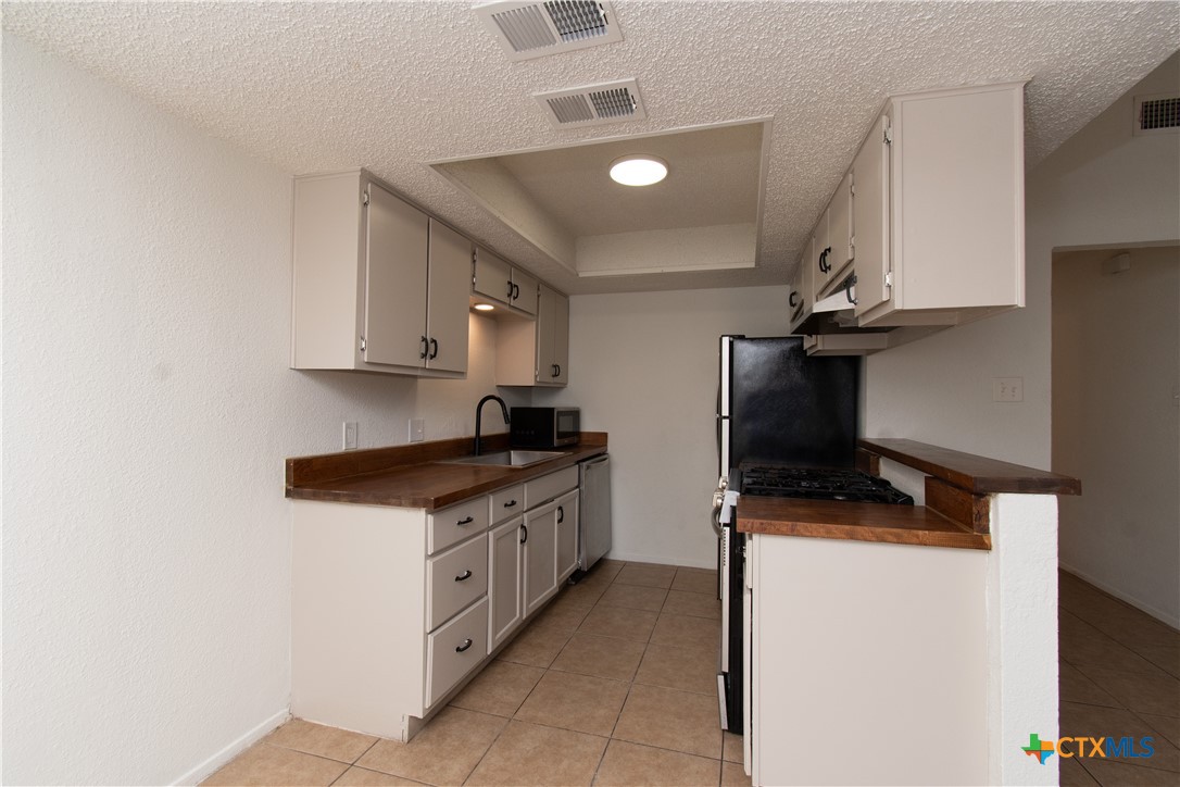 4405 Teri Road B Property Photo 6