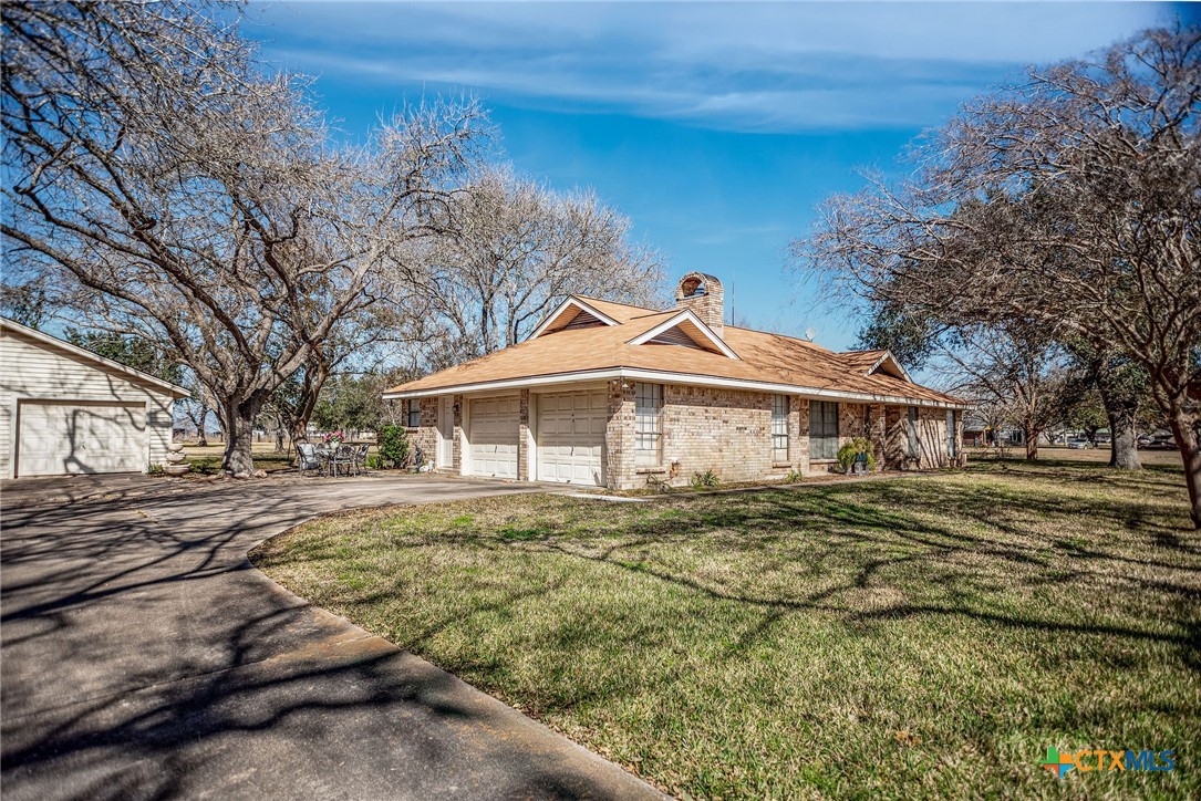 540 Royal Road Property Photo 3
