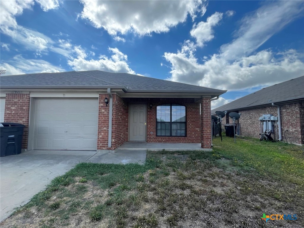 3702 Dustin Court B Property Photo 2