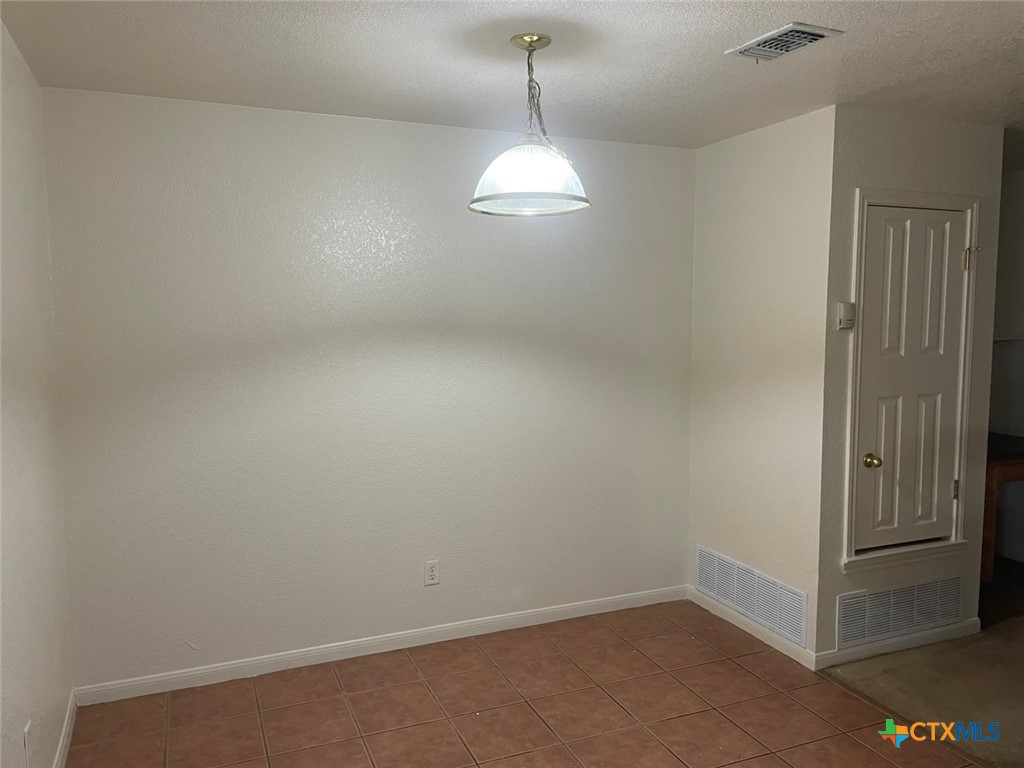 3702 Dustin Court B Property Photo 4