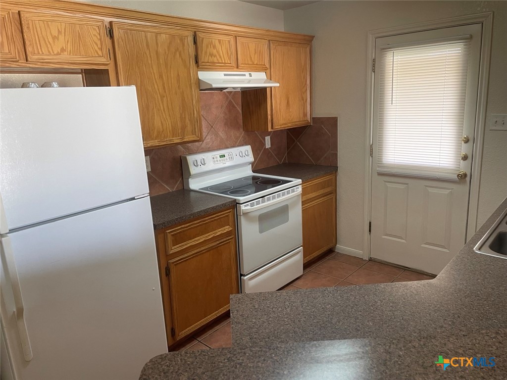 3702 Dustin Court B Property Photo 6