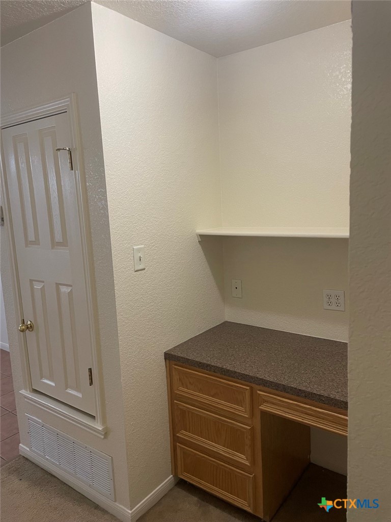 3702 Dustin Court B Property Photo 8