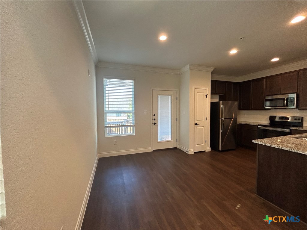 320 Untermaier Street Property Photo 5