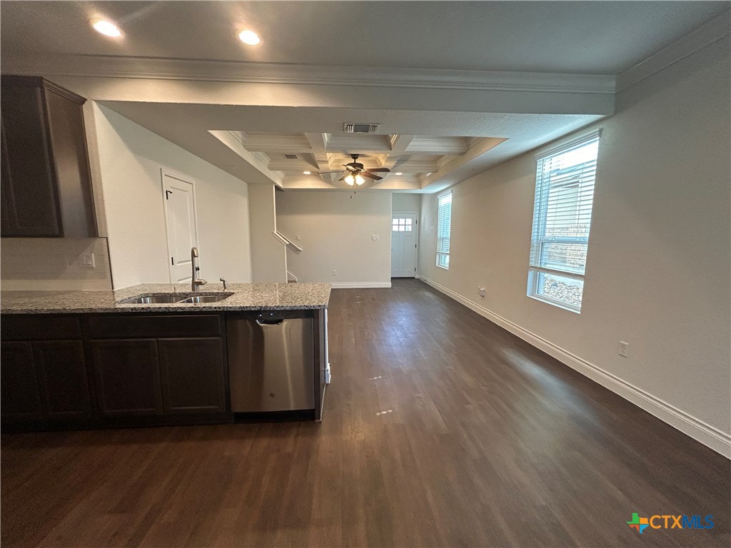 320 Untermaier Street Property Photo 8