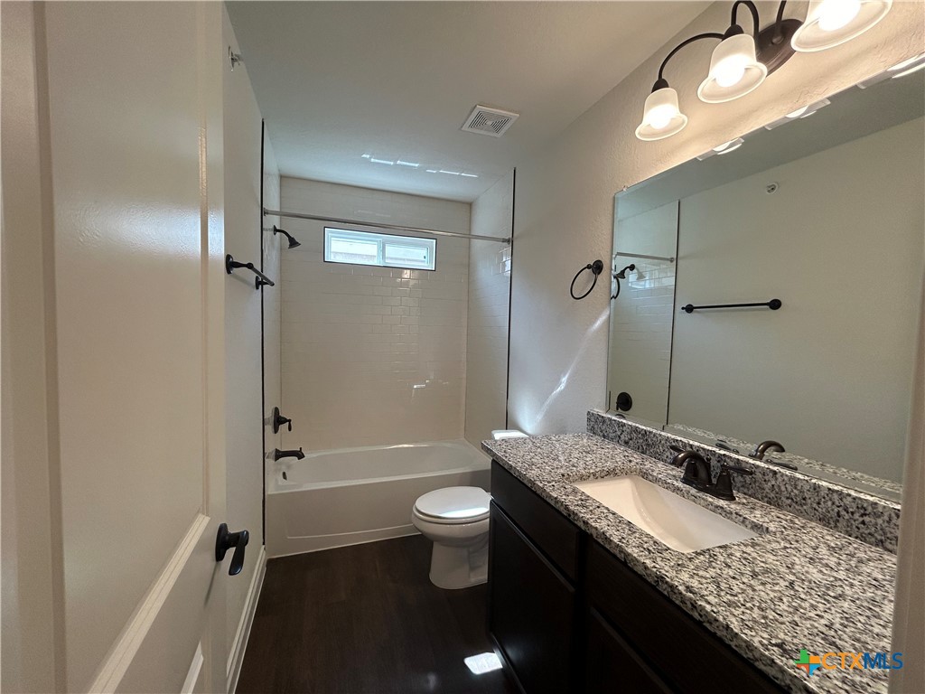 320 Untermaier Street Property Photo 13
