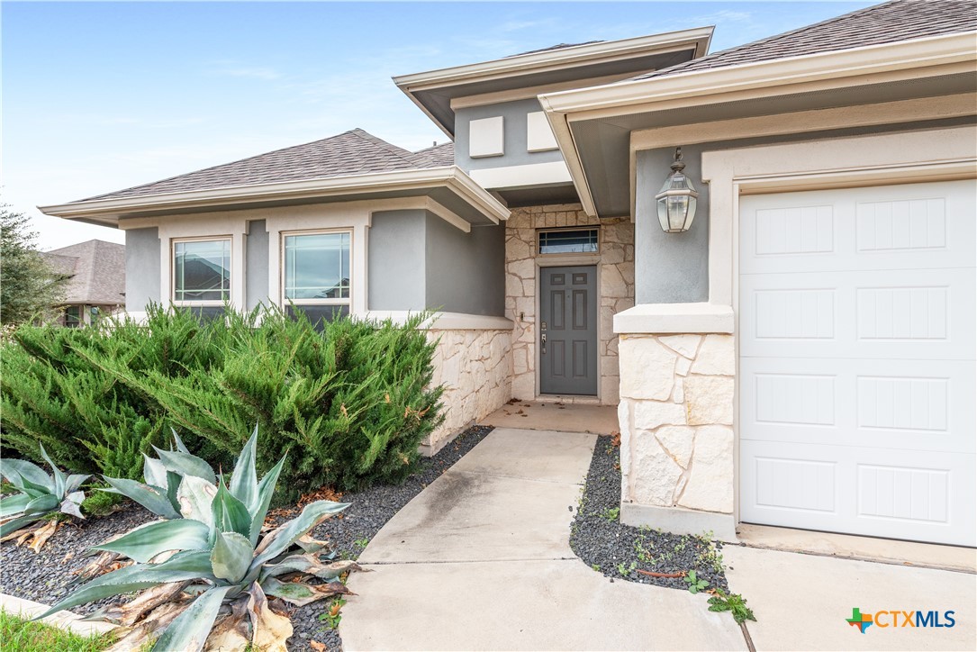 682 Coyote Creek Way Property Photo 2