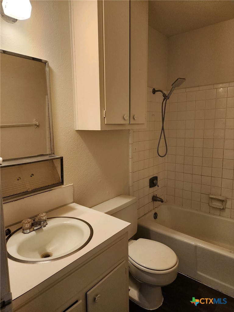 309 Sunset Lane G Property Photo 4