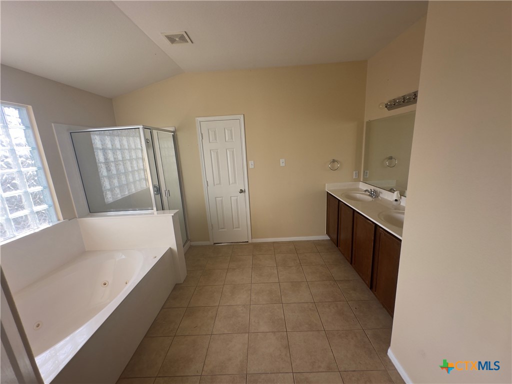 2617 White Moon Drive Property Photo 5