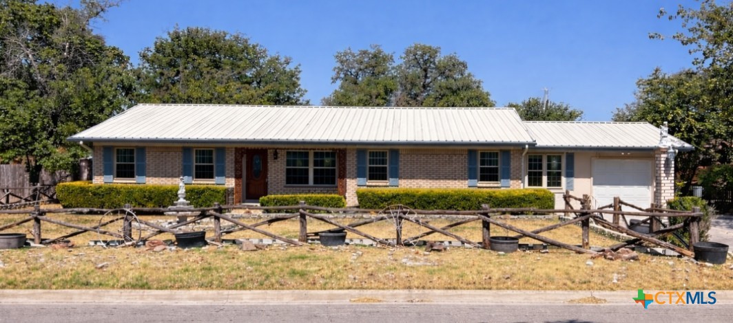 1904 Forest Hills Drive Property Photo 1