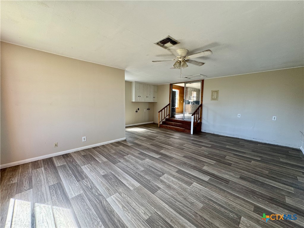 471 Old Goliad Road Property Photo 5