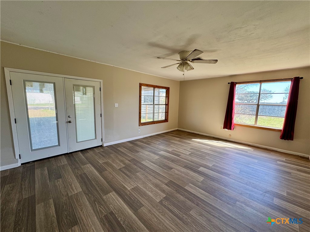 471 Old Goliad Road Property Photo 6