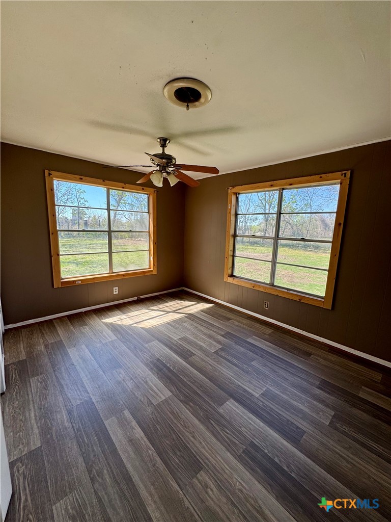 471 Old Goliad Road Property Photo 9