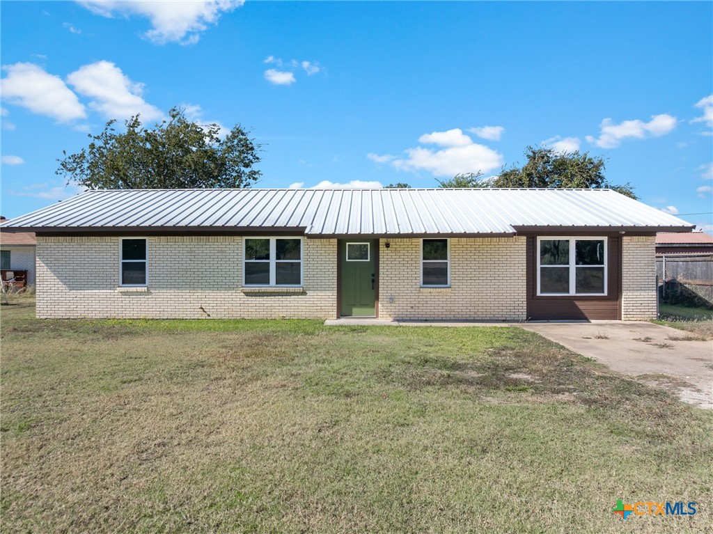 575 Farm Road 1602 Property Photo 1