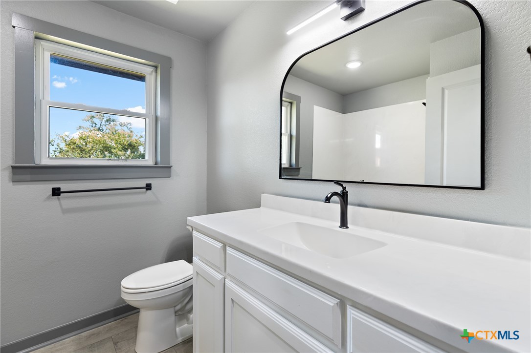 575 Farm Road 1602 Property Photo 5