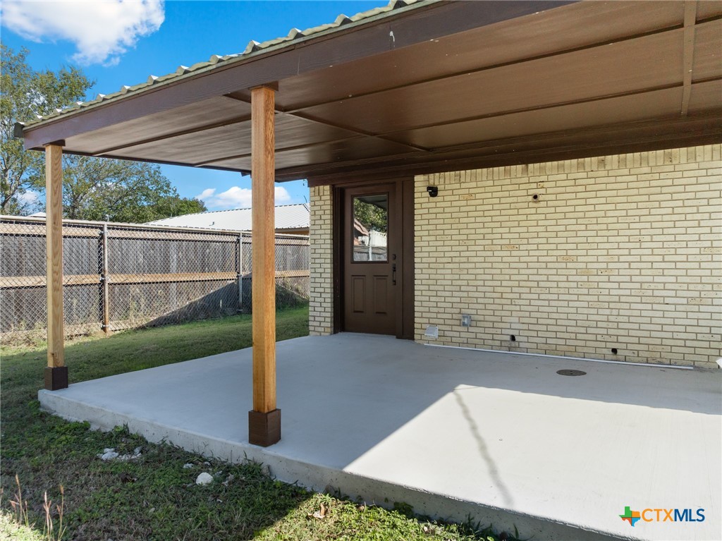 575 Farm Road 1602 Property Photo 8