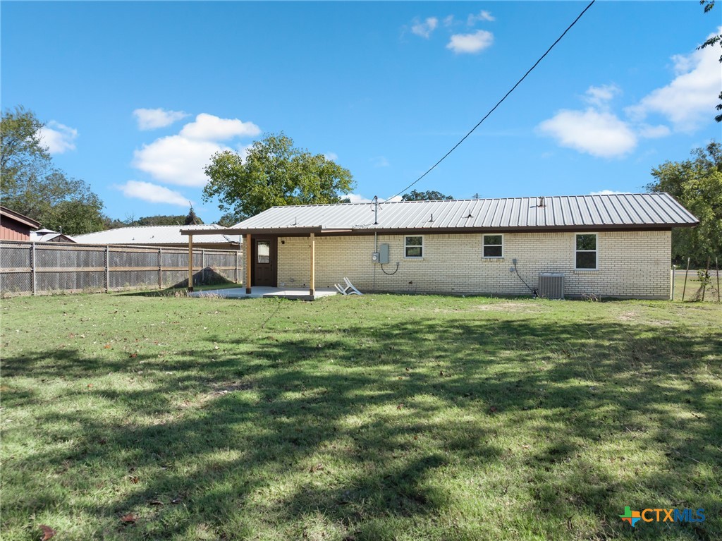 575 Farm Road 1602 Property Photo 9