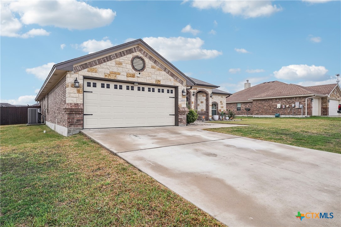 5004 Fresco Drive Property Photo 3