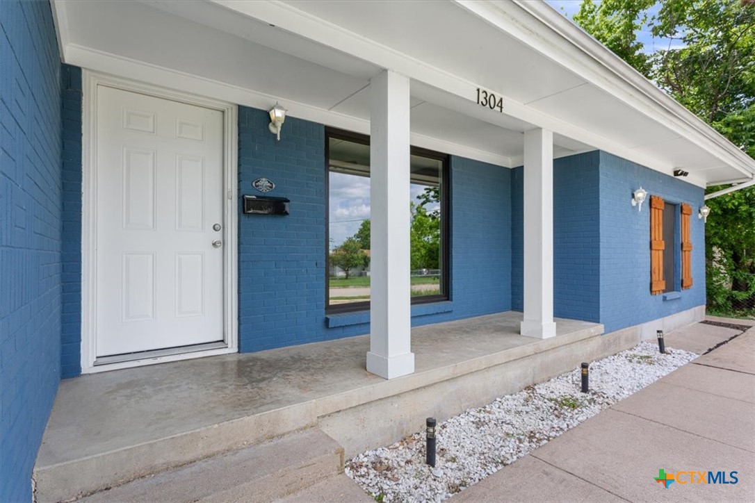 1304 Metropolitan Drive Property Photo 4