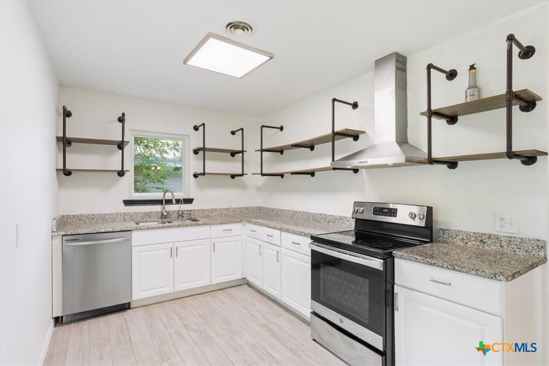 1304 Metropolitan Drive Property Photo 9