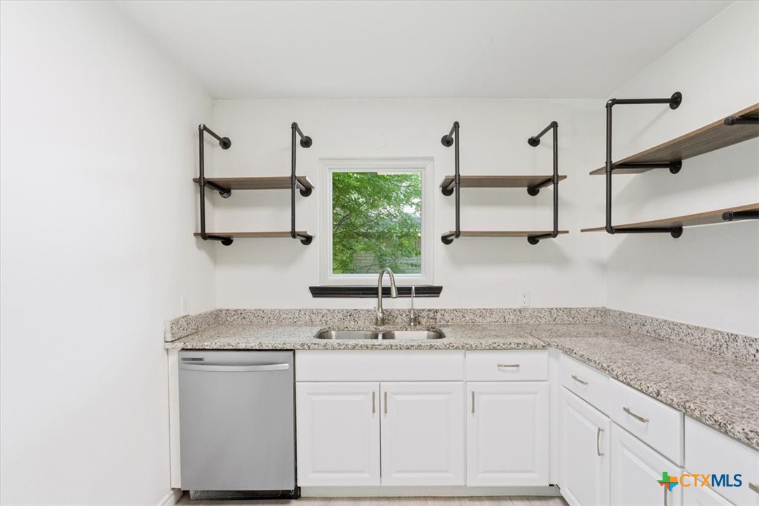 1304 Metropolitan Drive Property Photo 11