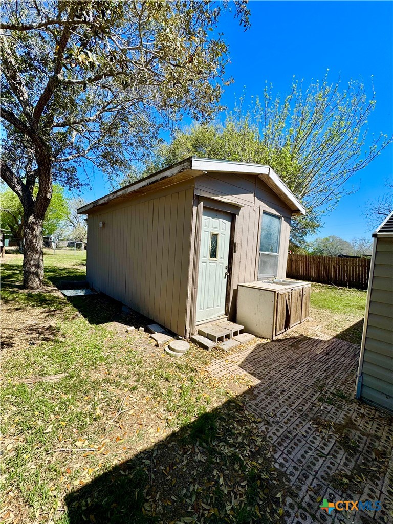 4904 Lone Tree Road Property Photo 10