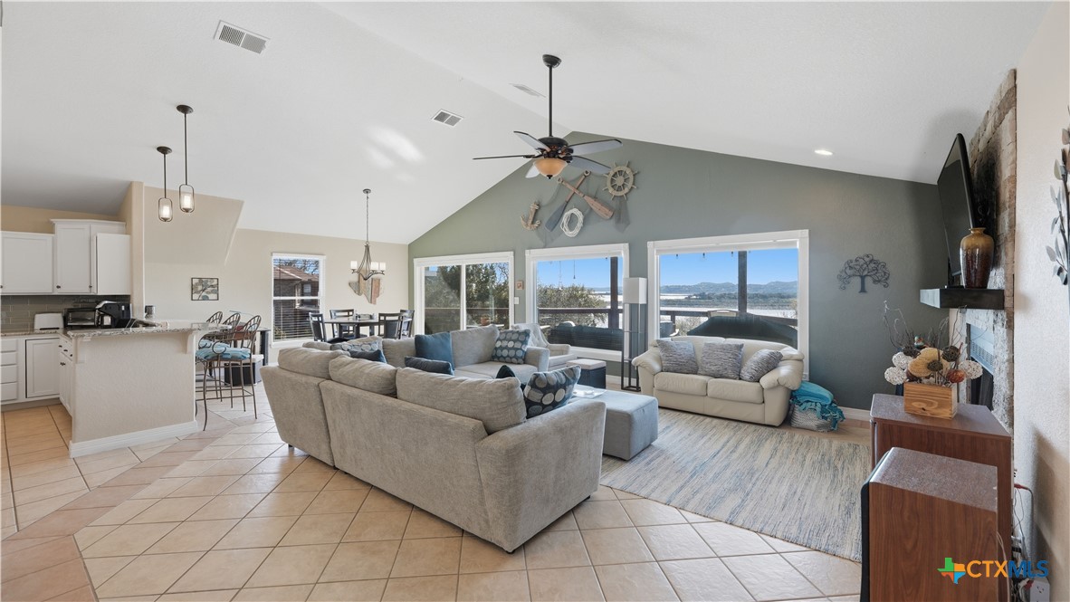 956 Lakebreeze Drive Property Photo 15