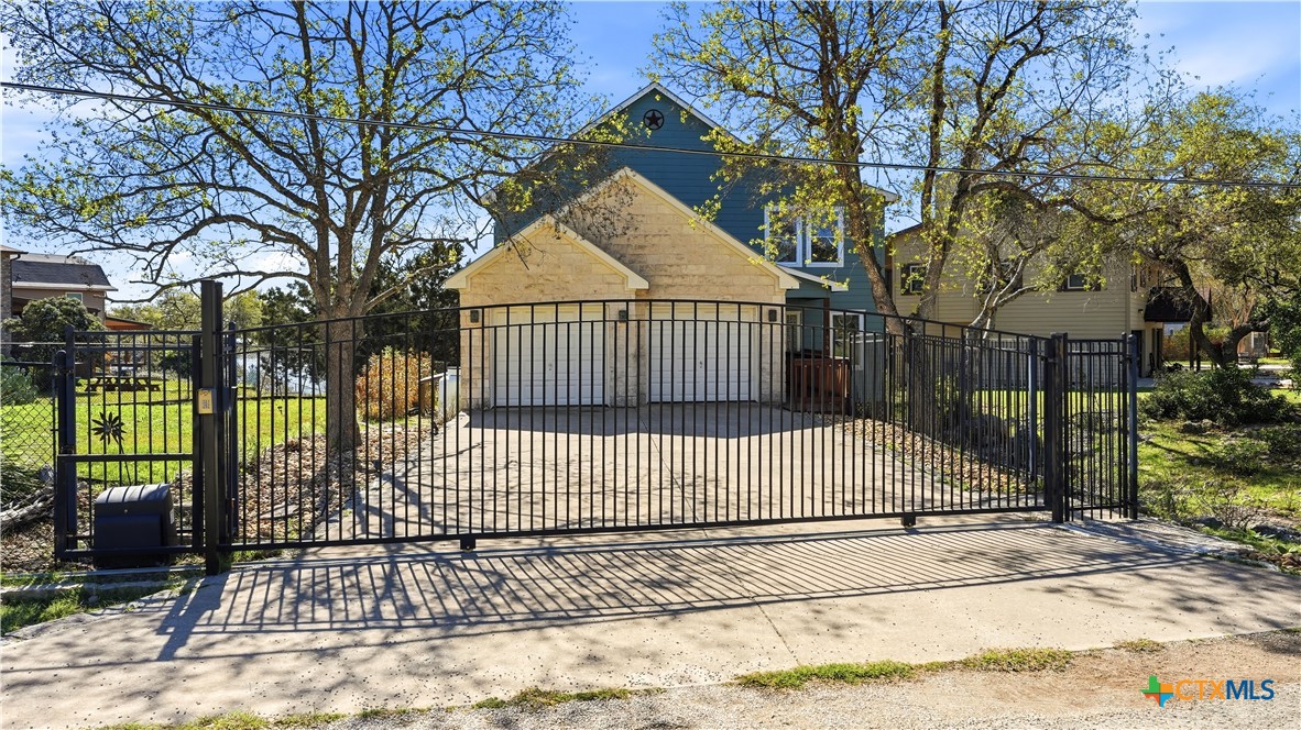 956 Lakebreeze Drive Property Photo 29