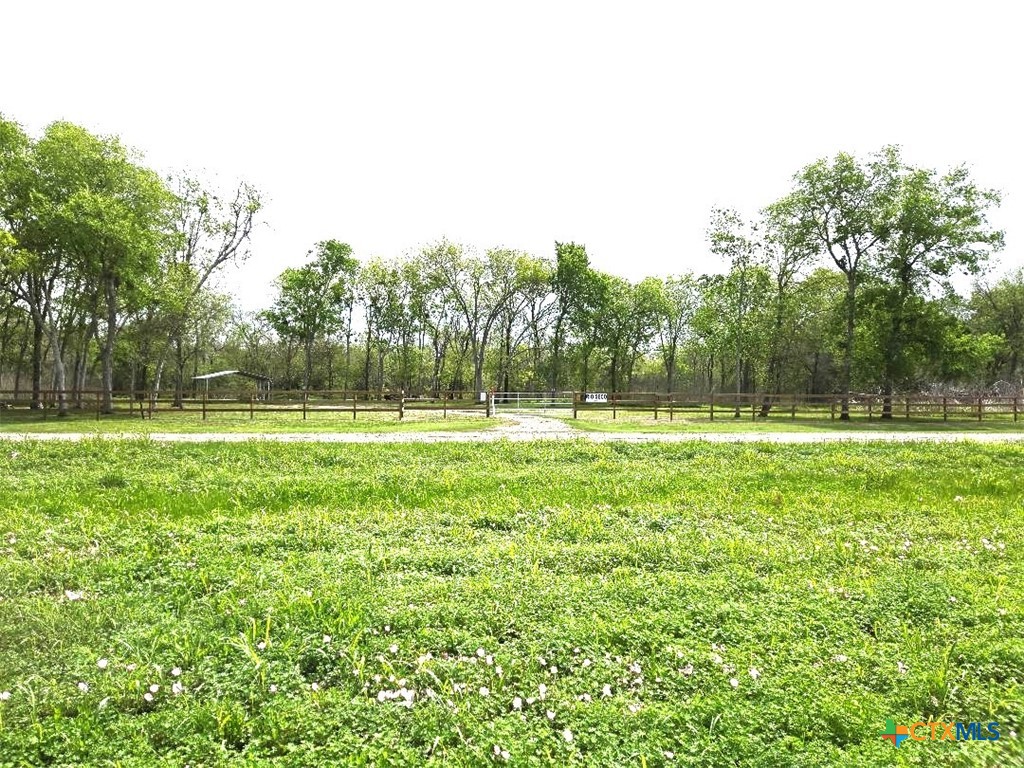 922 Us Highway 59 Property Photo 2