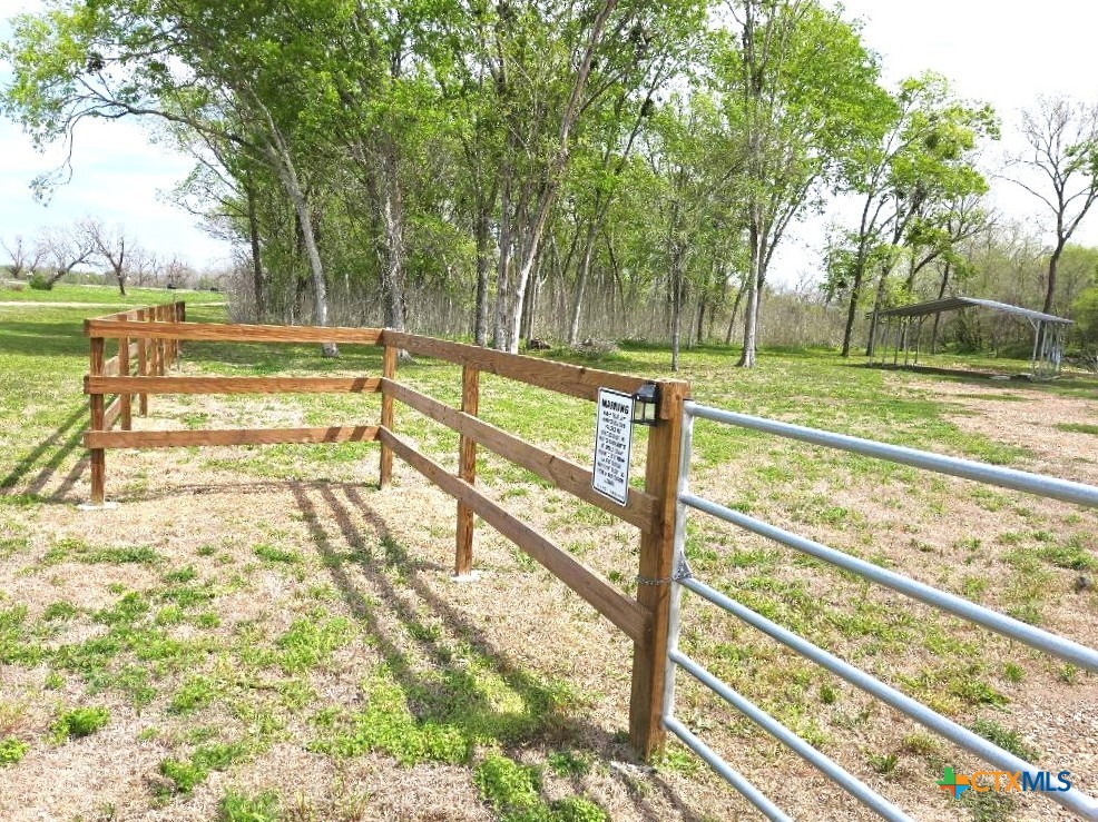922 Us Highway 59 Property Photo 5
