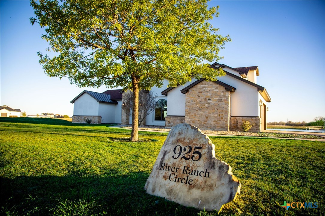 925 River Ranch Circle Property Photo 3