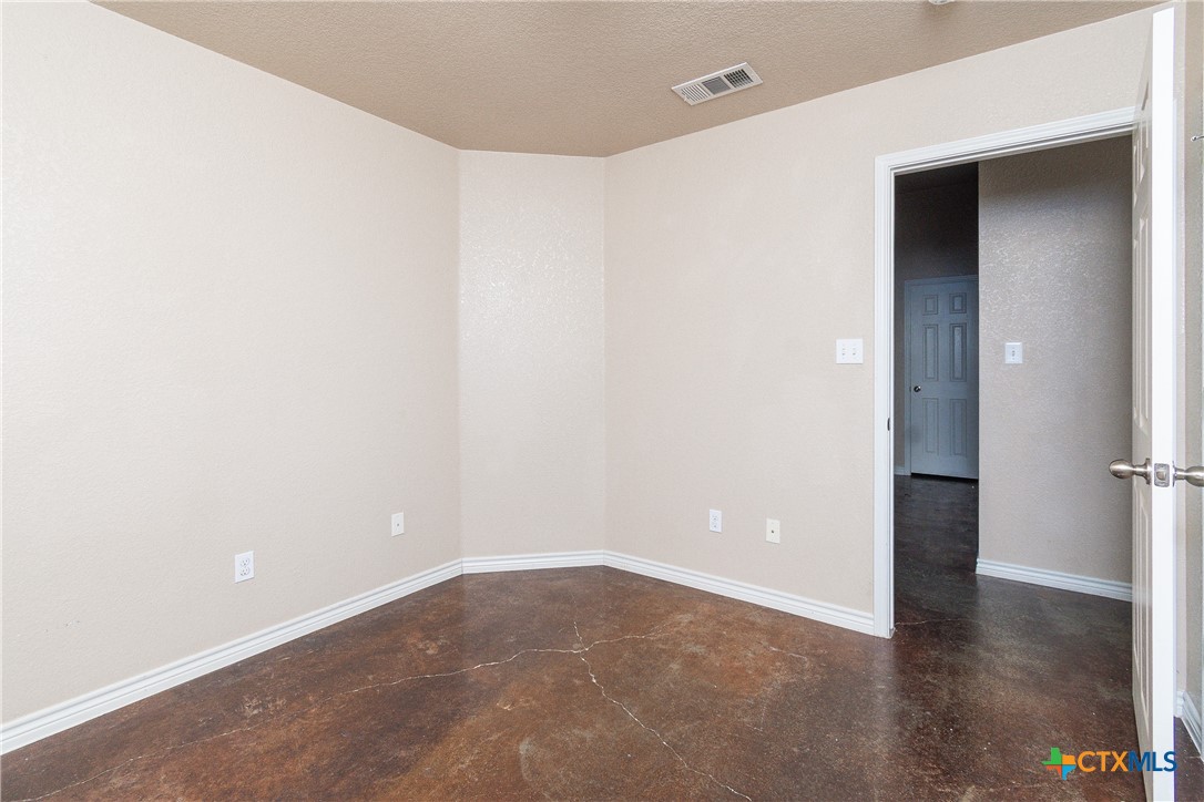 4102 Cambridge Drive B Property Photo 7
