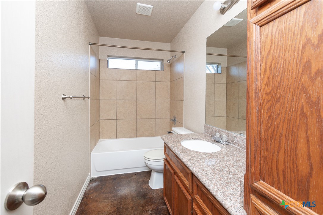 4102 Cambridge Drive B Property Photo 16