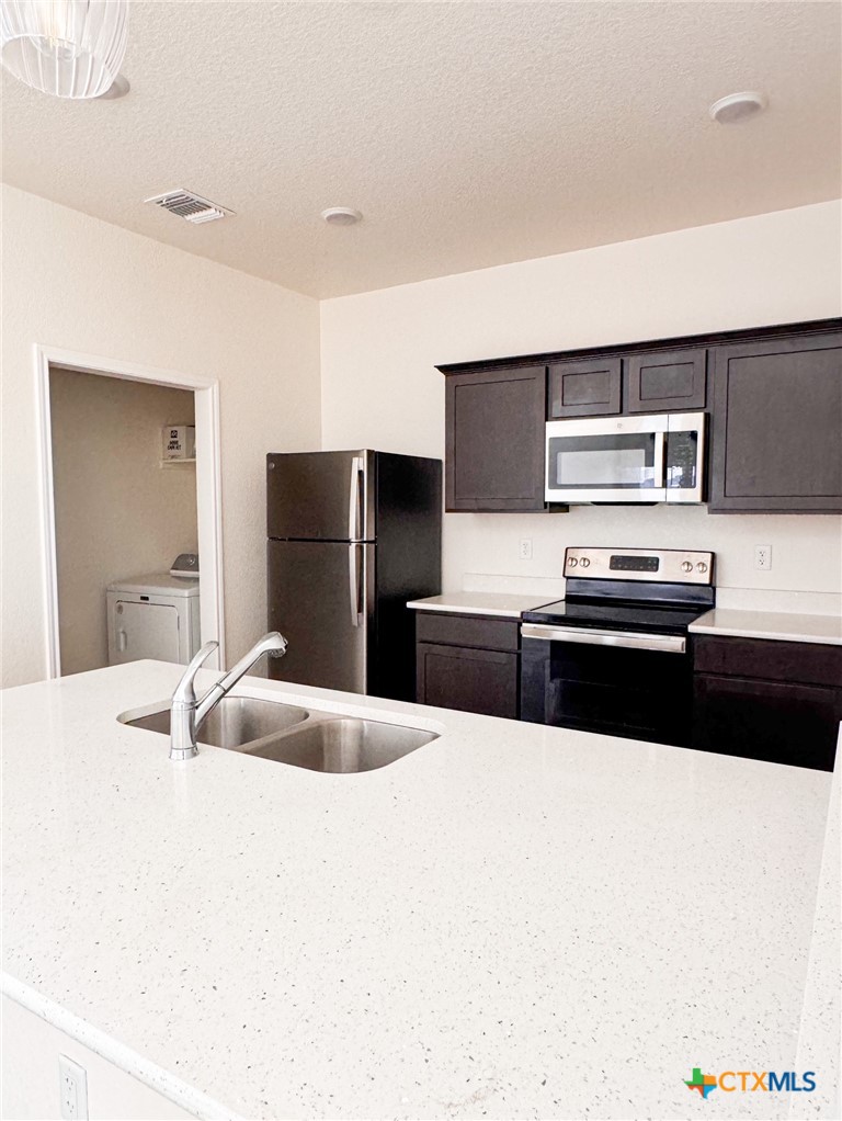 4913 Rose Garden Loop Property Photo 3