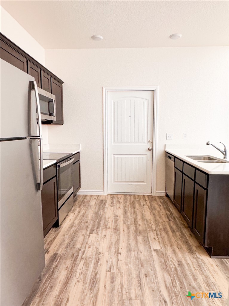 4913 Rose Garden Loop Property Photo 4