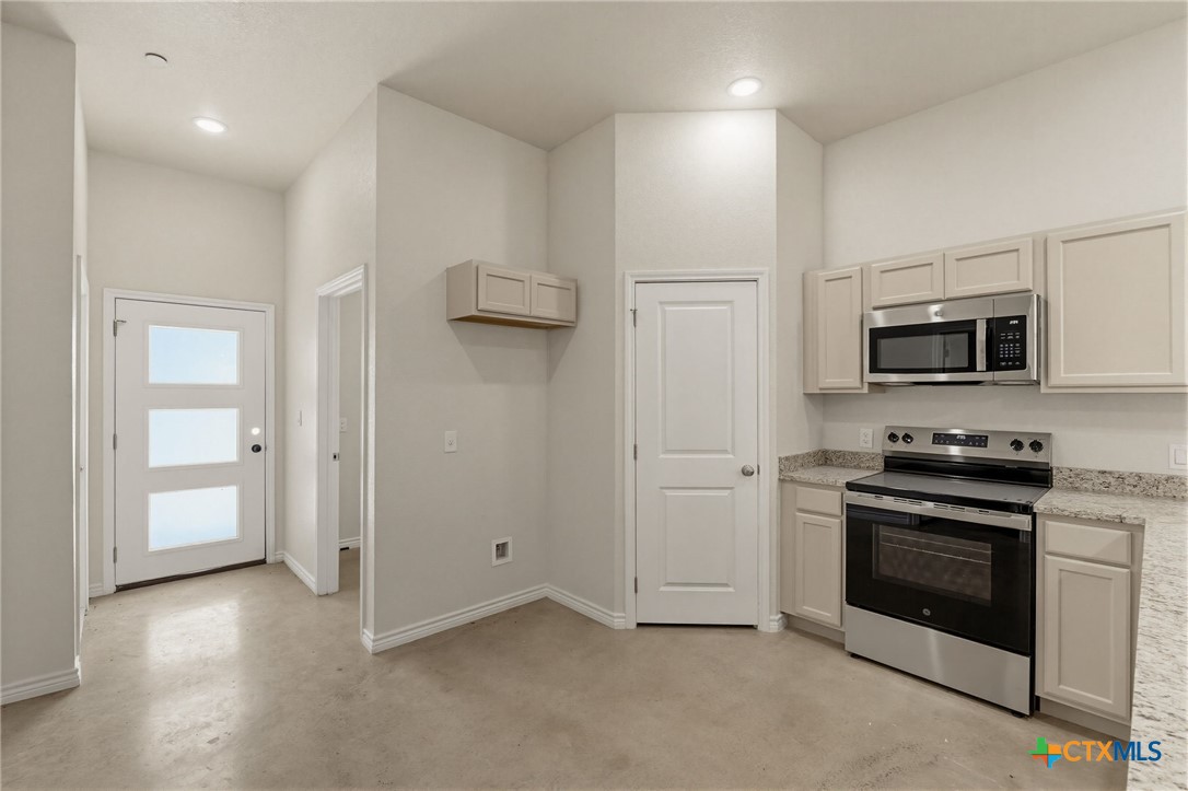 406 W Avenue C Property Photo 5