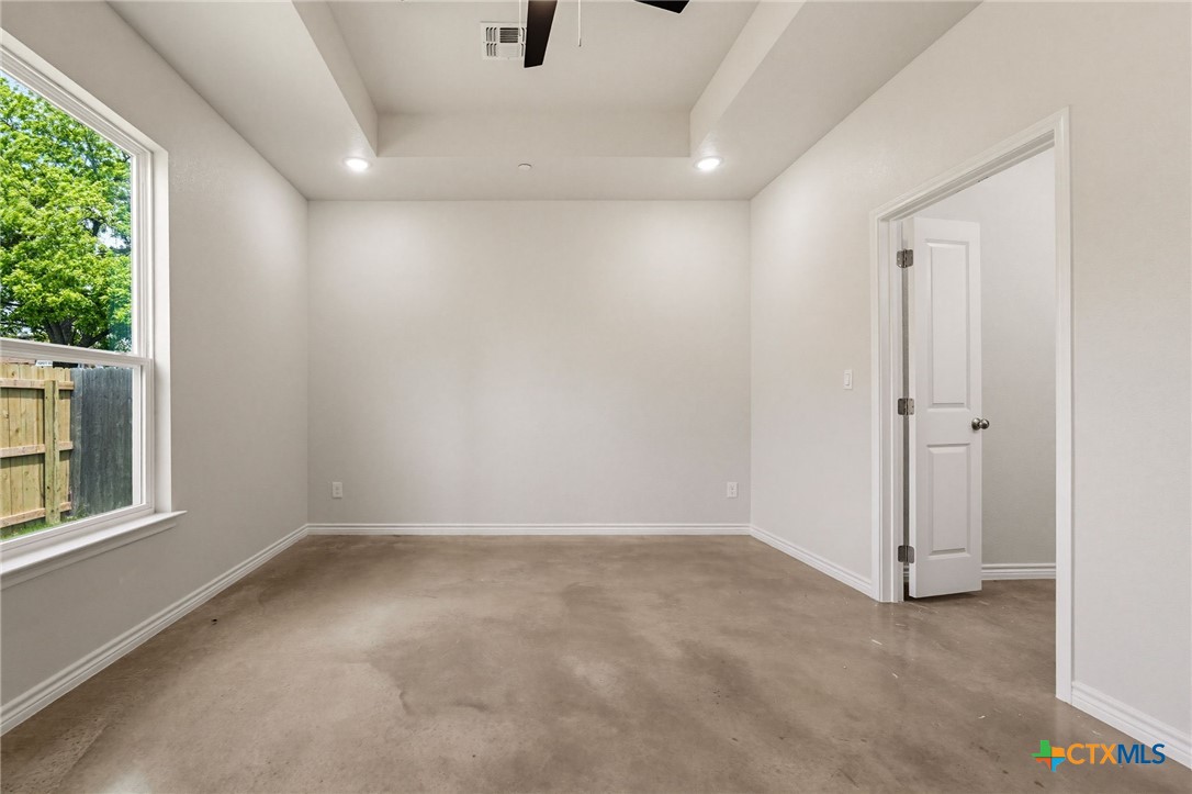 406 W Avenue C Property Photo 11