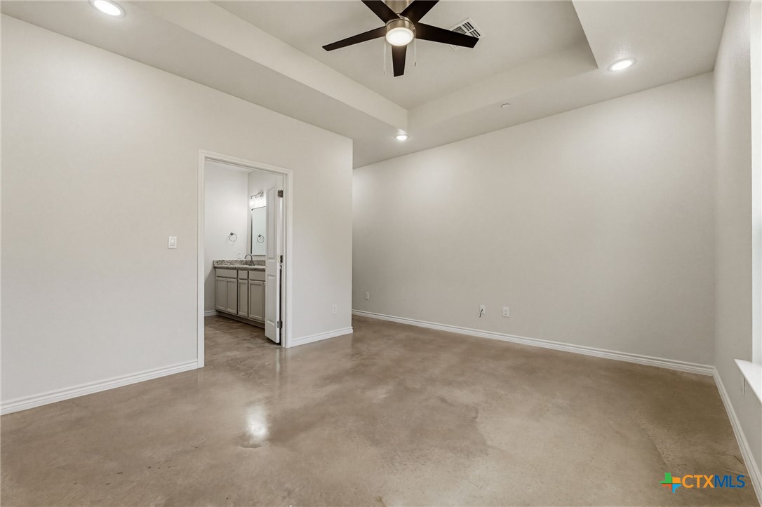 406 W Avenue C Property Photo 12
